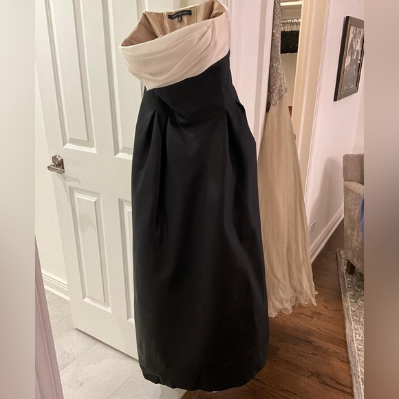 Carmen Marc Valvo Gown - Picture 2 of 10